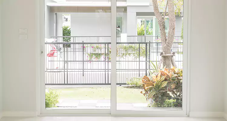 Balcony Screen Door Repair in Ruskin, FL