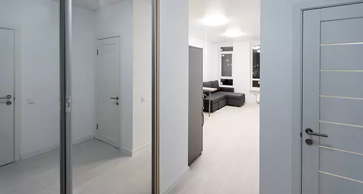 Modern Mirrored Closet Doors Repair in Ruskin, FL