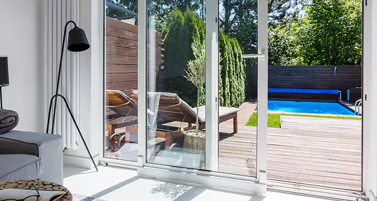 Fixing A Sliding Screen Door Roller in Ruskin, FL